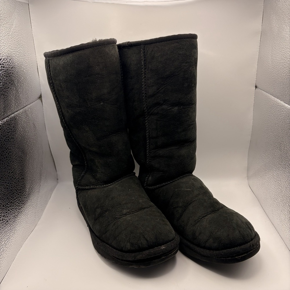 UGG Australia Classic Tall 5815 Black Sheepskin Boots Women’s Size 6 AS IS